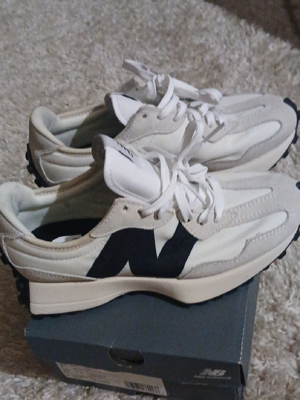 NWOT NEW BALANCE 327 - Picture 7 of 7
